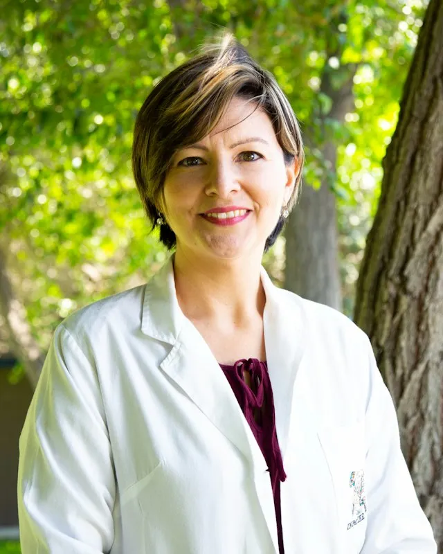 Retrato de la Dra. Camila Ferrer, ortodoncista de la clínica