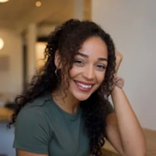 Fotografía de Lucía R., paciente de diseño de sonrisa
